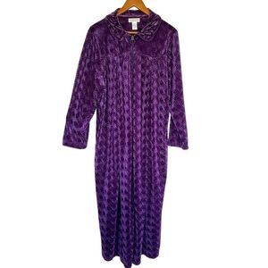 Vintage Cabernet Robe Crushed Velvet Velour
Purple House Coat Robe M